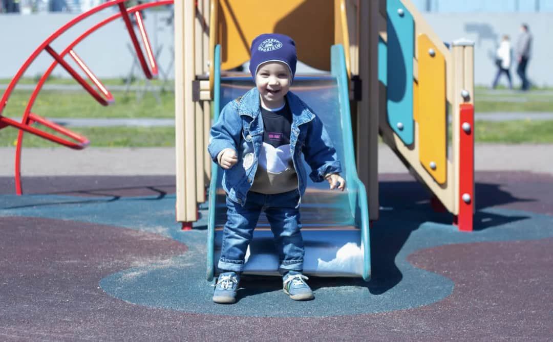 Nowoczesne place zabaw w przestrzeni miejskiej – trendy i rozwiązania na lata