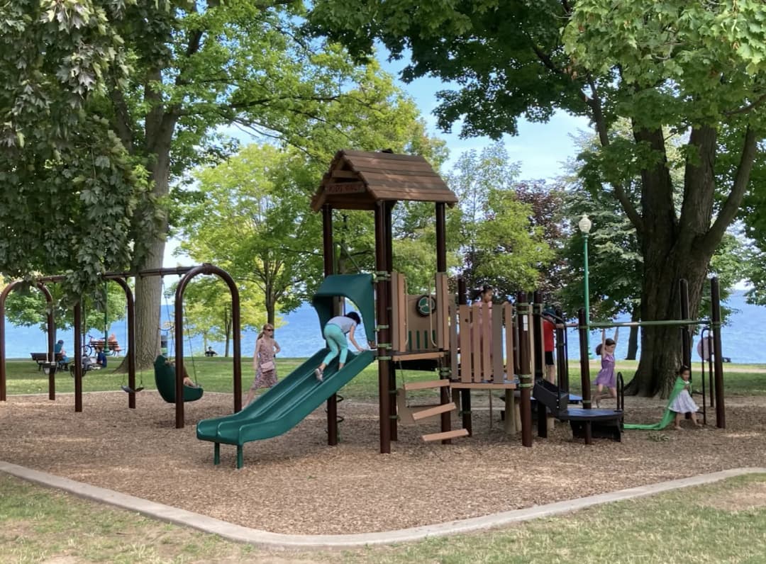 Dlaczego warto inwestować w certyfikowane place zabaw?