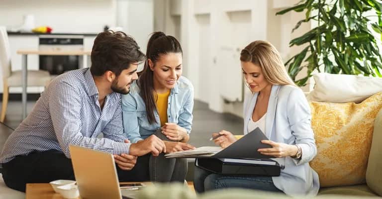 Kto płaci agencji za wynajem mieszkania? Oto, co musisz wiedzieć